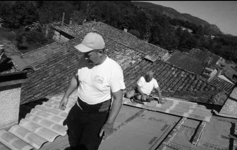 Équipe Rozel pose sous-toiture Ariège — artisans couvreurs