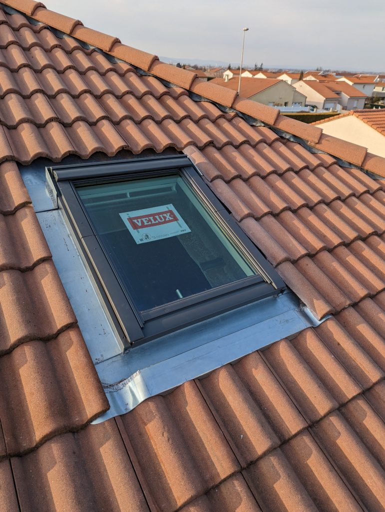 Installation Velux neuf sur toiture tuiles — Ariège